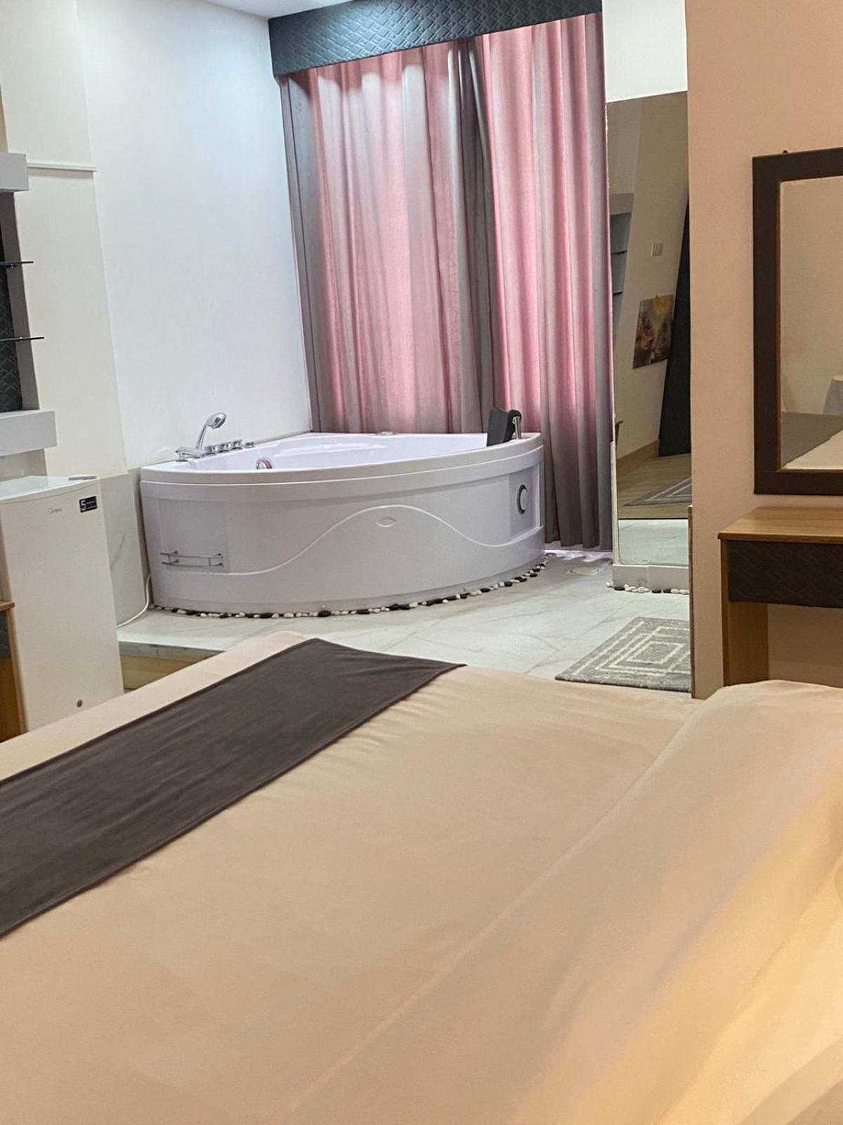 Al Hussam Hotel Apartments Rusayl Esterno foto